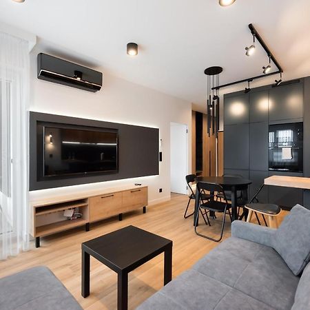 Zoliborz Obsidian Apartment Варшава Екстер'єр фото