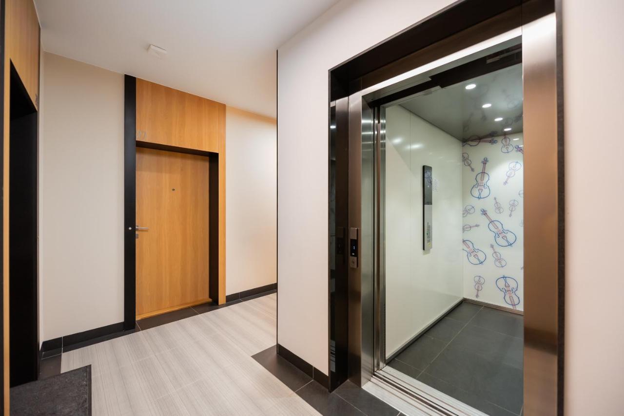 Zoliborz Obsidian Apartment Варшава Екстер'єр фото